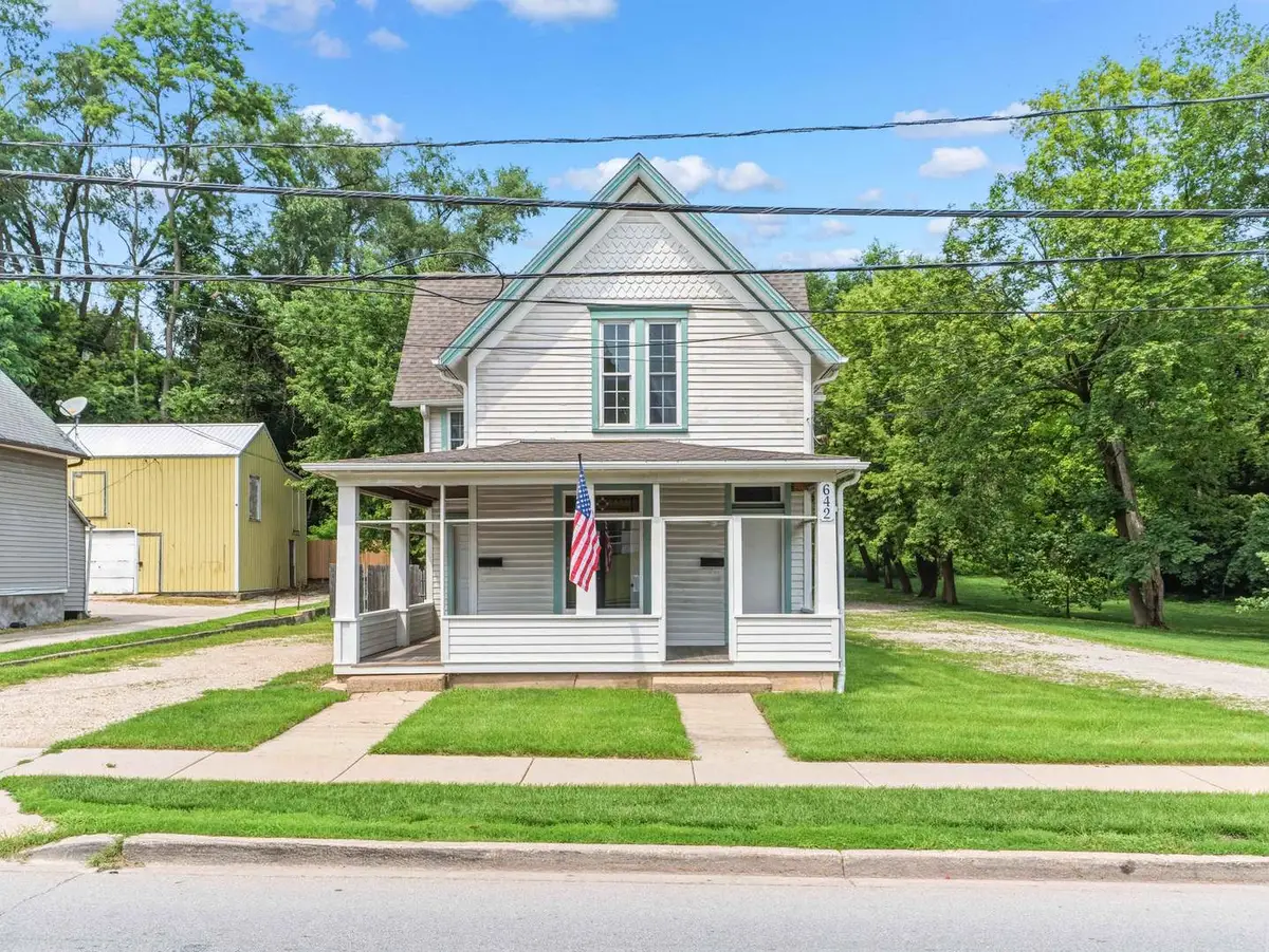 642 E Chicago Street, Elgin, IL 60120 - #1