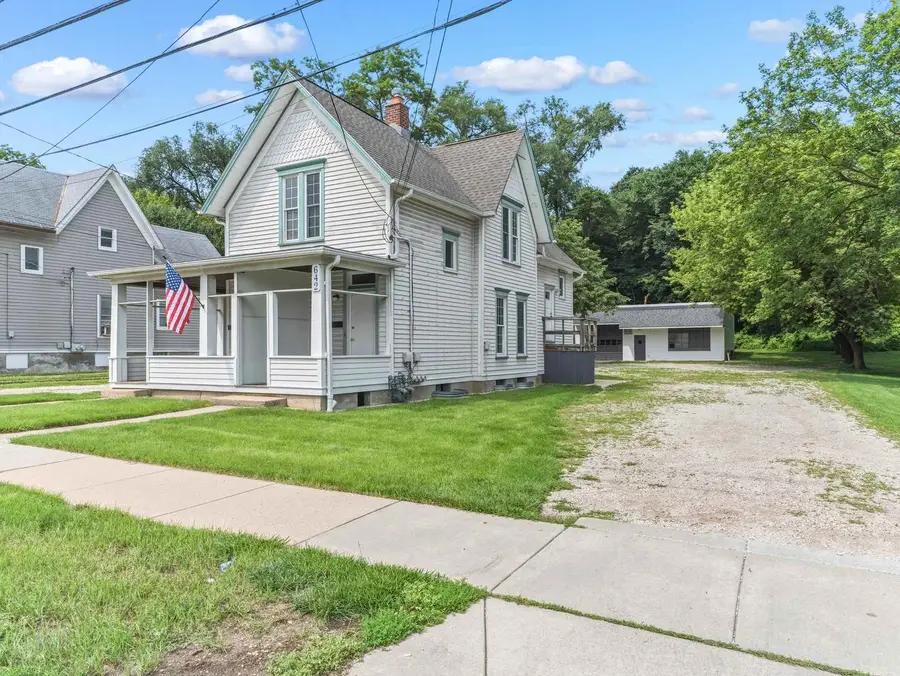642 E Chicago Street, Elgin, IL 60120 - #2