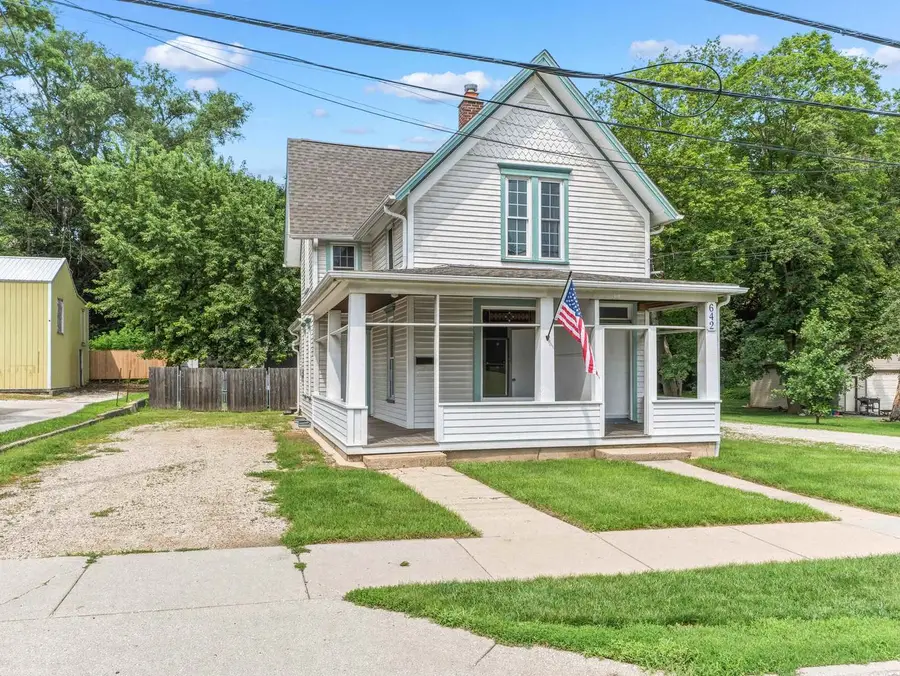642 E Chicago Street, Elgin, IL 60120 - #3