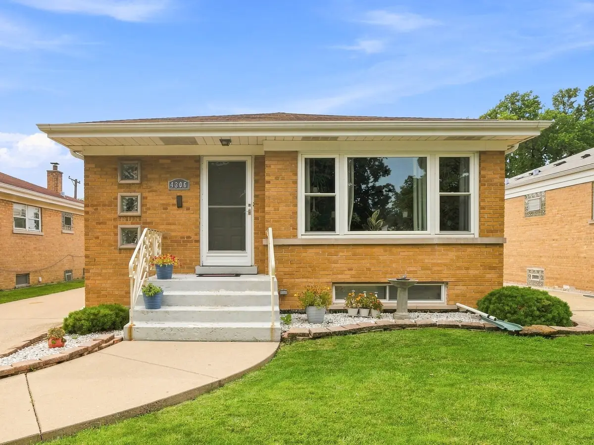 4306 Atlantic Avenue, Schiller Park, IL 60176 - #1