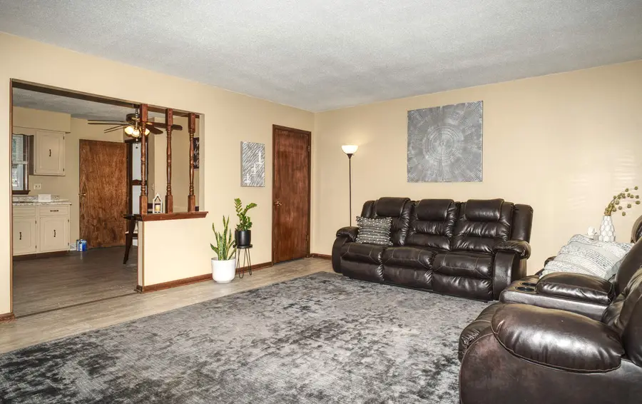 1010 Middle Road, Camanche, IA 52730 - #3