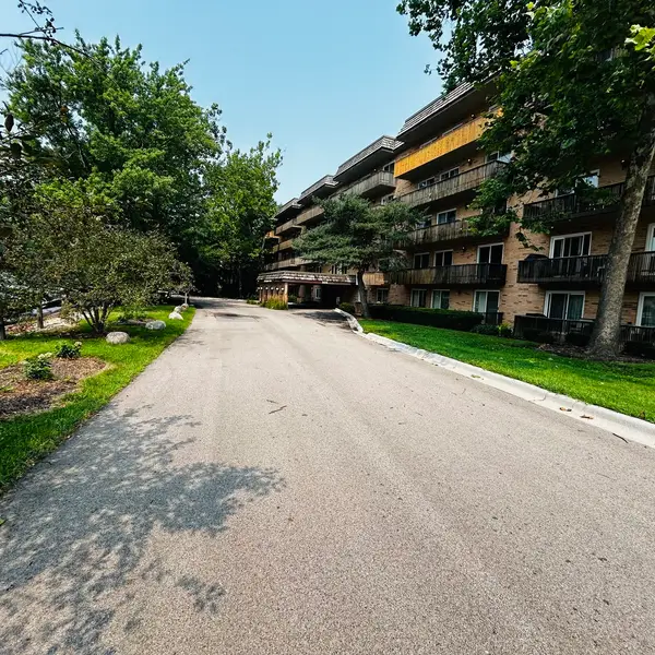 505 Redondo Drive #205, Downers Grove, IL 60516