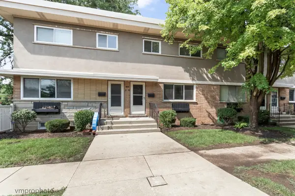 606 S Milwaukee Avenue #B, Libertyville, IL 60048