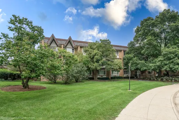 360 Claymoor Road #2C, Hinsdale, IL 60521