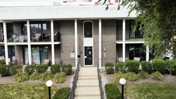 9800 S Karlov Avenue #2D, Oak Lawn, IL 60453