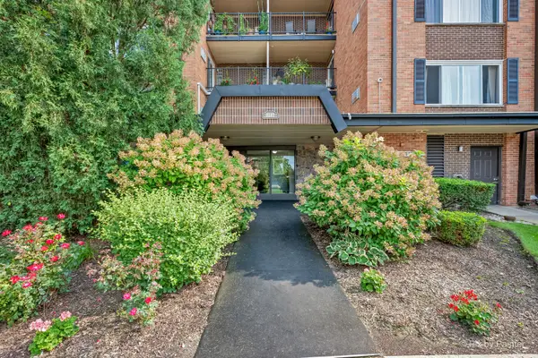 1217 S Old Wilke Road #303, Arlington Heights, IL 60005