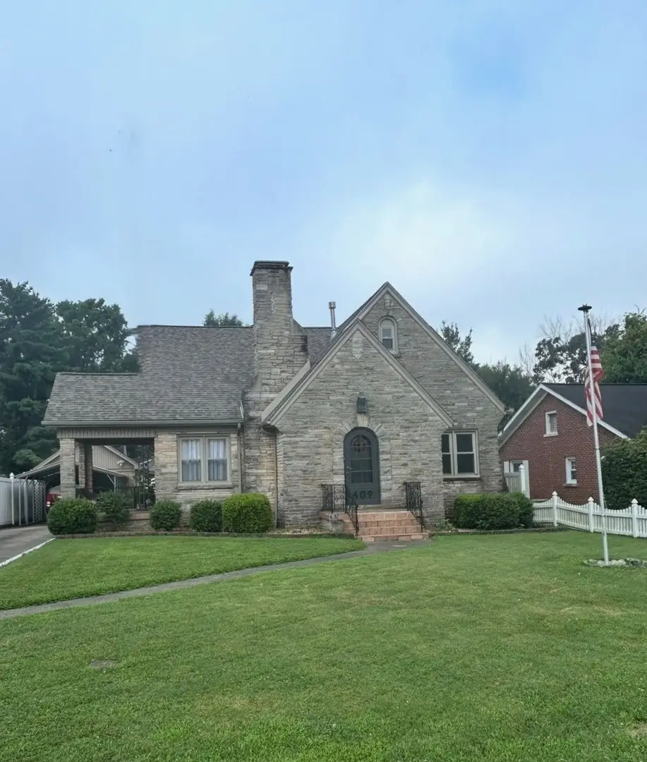 609 Elm Street, Carmi, IL 62821 - #1