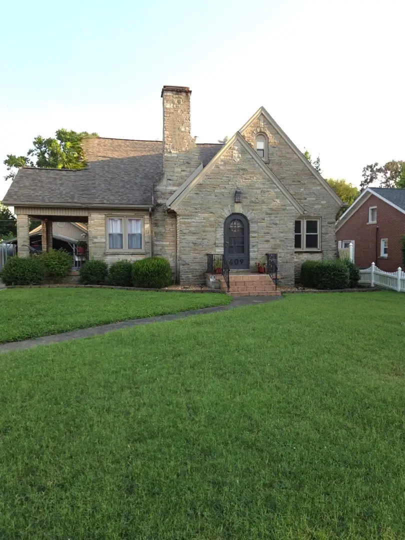 609 Elm Street, Carmi, IL 62821 - #2