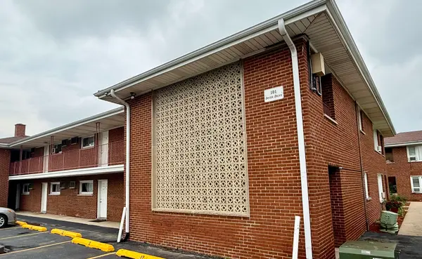 101 Dover Drive #5, Des Plaines, IL 60018