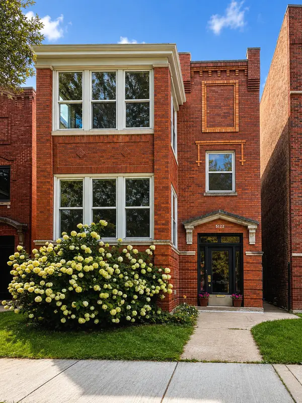 5122 N Leavitt Street, Chicago, IL 60625