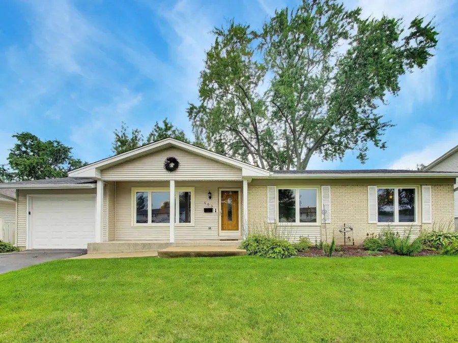 603 Chelmsford Lane, Elk Grove Village, IL 60007 - #3