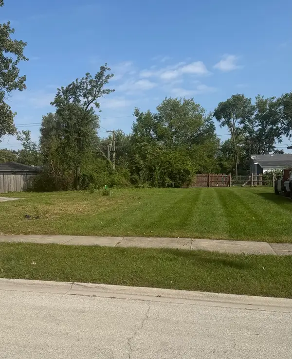 834 E 152nd Street E, Phoenix, IL 60426