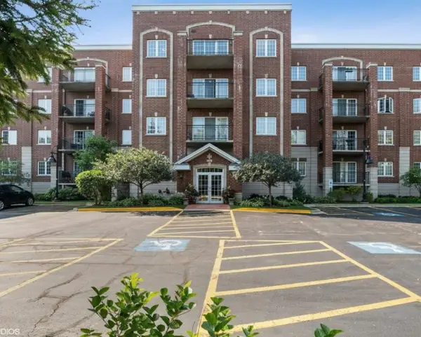 1479 N Milwaukee Avenue #308, Libertyville, IL 60048