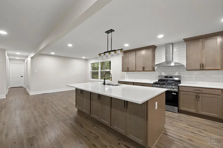 355 Hiawatha Drive, Lake In The Hills, IL 60156 - #2