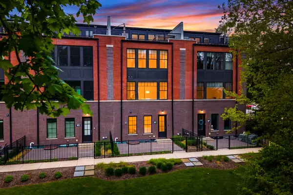 924 E Chicago Avenue, Naperville, IL 60540