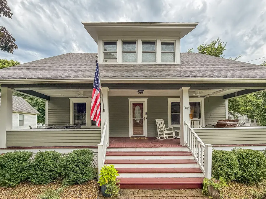 209 W Sangamon Street, Fisher, IL 61843 - #3