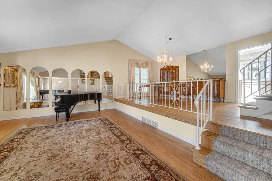 495 E Park Manor Court, Elmhurst, IL 60126 - #2