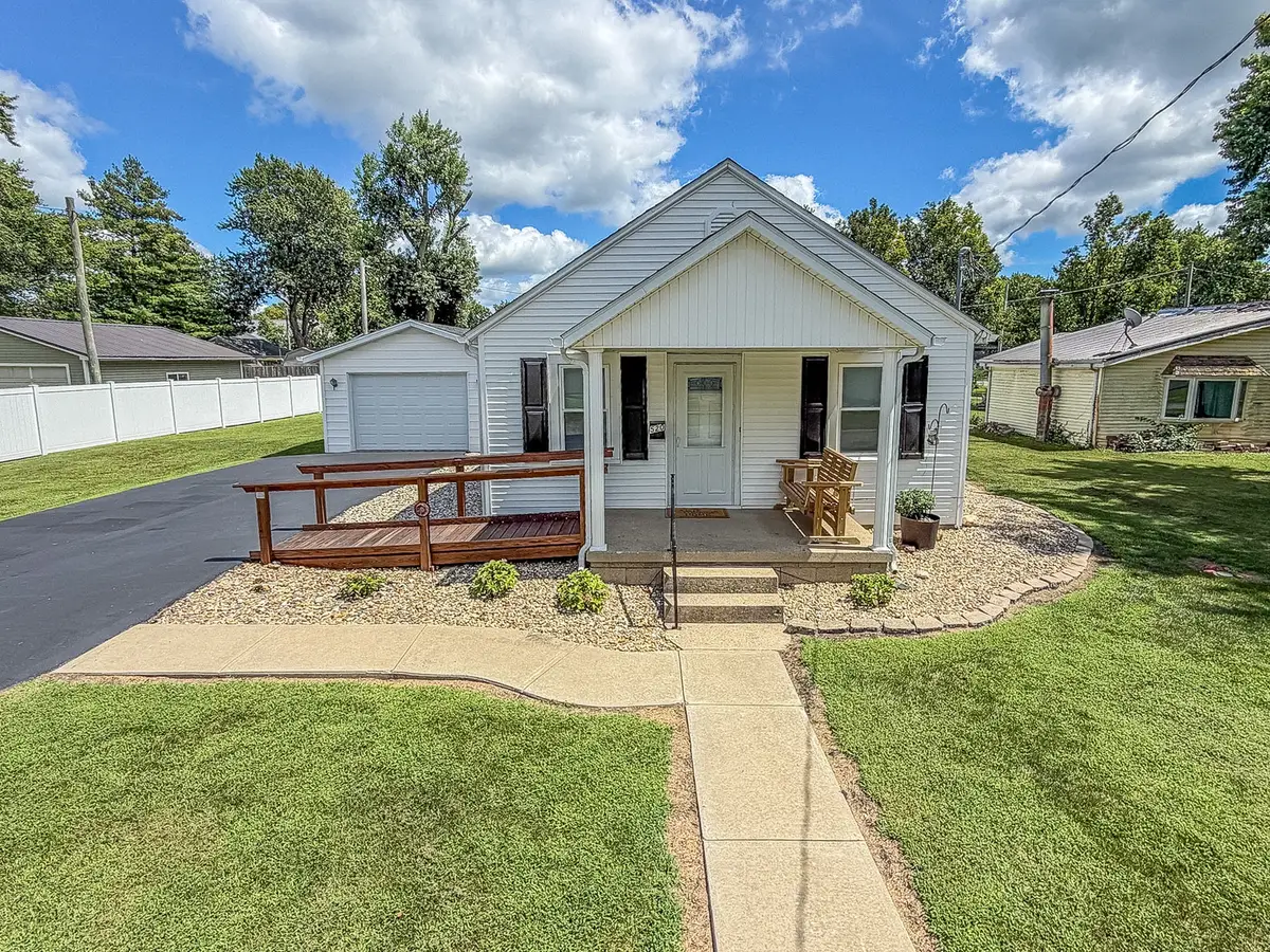 520 S 5th Street, Sullivan, IL 61951 - #1