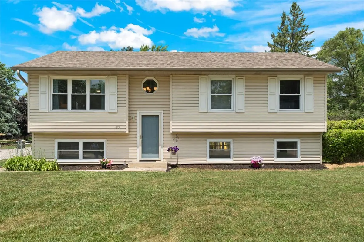424 E Shorewood Road, Round Lake Beach, IL 60073 - #1