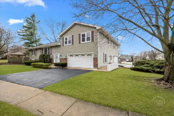 701 Viking Drive, Batavia, IL 60510