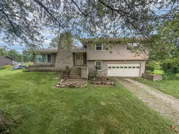 2206 Fogel Road, Mahomet, IL 61853