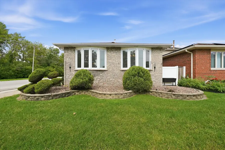 11758 S Avenue J, Chicago, IL 60617 - #2