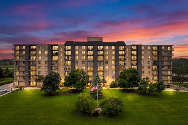 5400 Walnut Avenue #410, Downers Grove, IL 60515