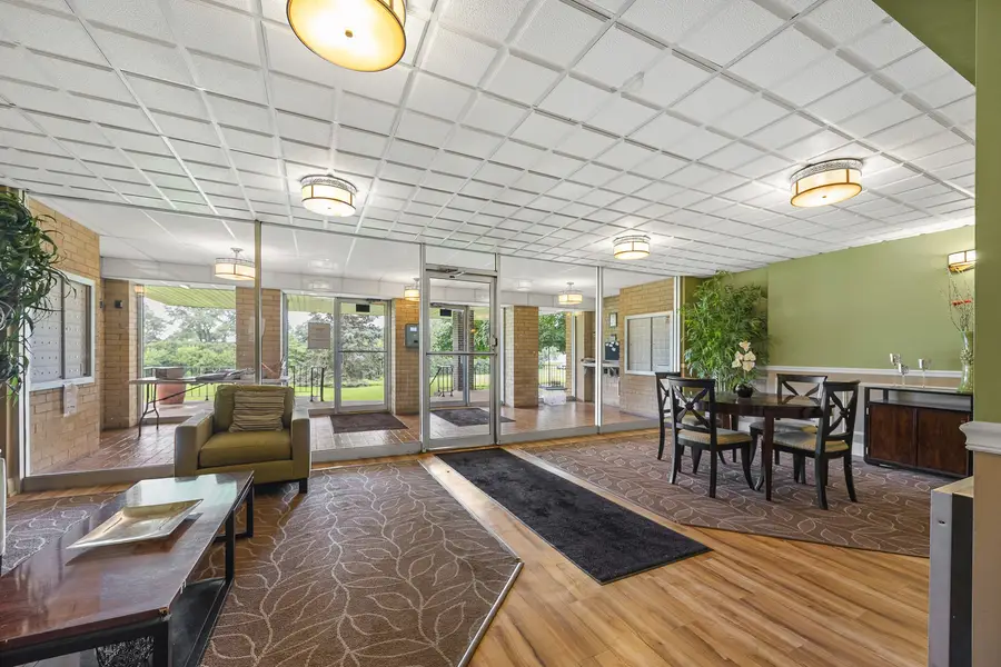 5400 Walnut Avenue #410, Downers Grove, IL 60515 - #2