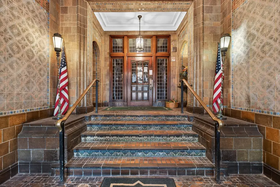 6901 S Oglesby Avenue #10A, Chicago, IL 60649 - #3