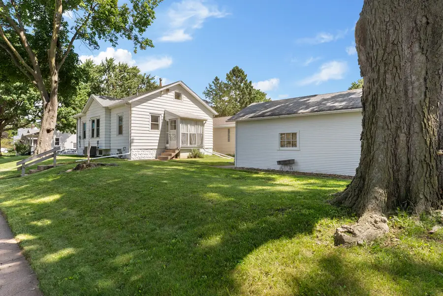 1201 E Central Park Avenue, Davenport, IA 50803 - #3