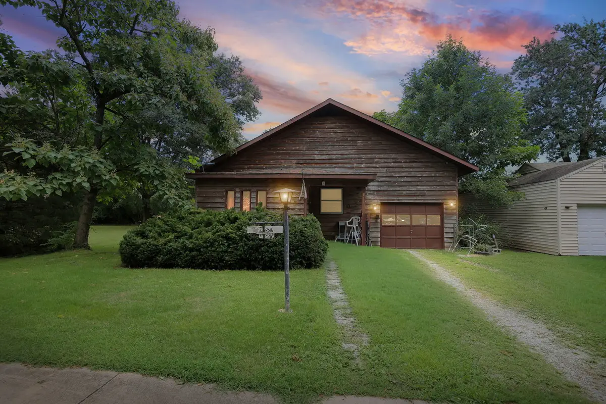 811 S Lincoln Boulevard, Centralia, IL 62801 - #1