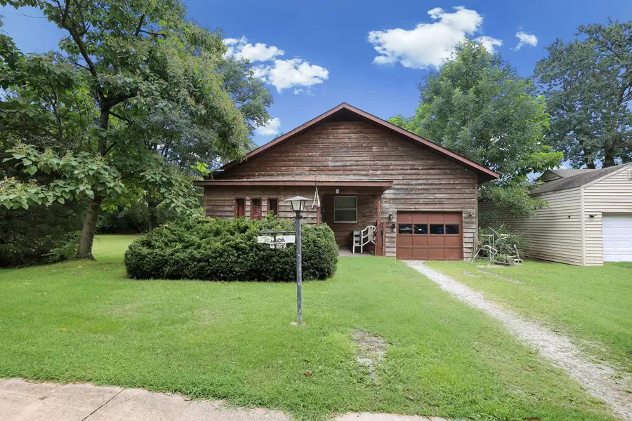 811 S Lincoln Boulevard, Centralia, IL 62801 - #2