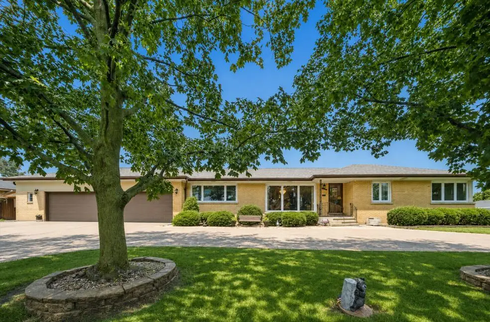 8231 W Berwyn Avenue, Chicago, IL 60656 - #1