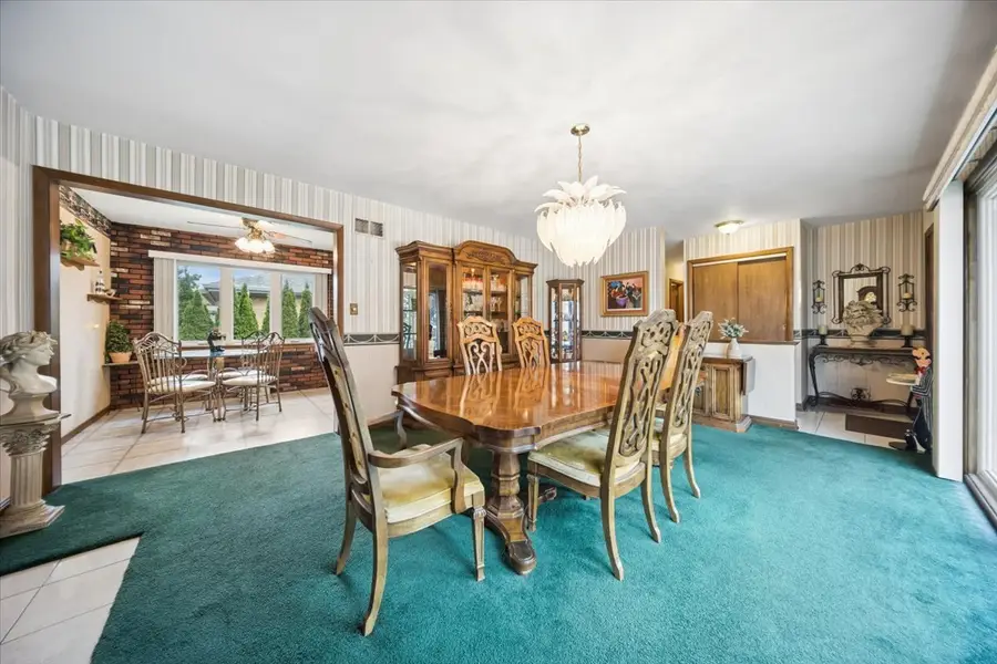 8231 W Berwyn Avenue, Chicago, IL 60656 - #3