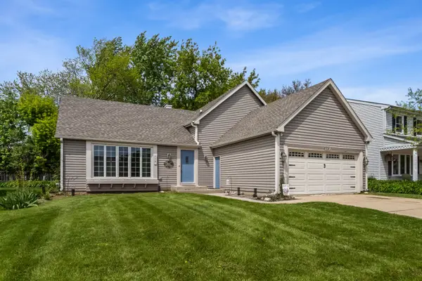 228 N Walnut Lane, Schaumburg, IL 60194