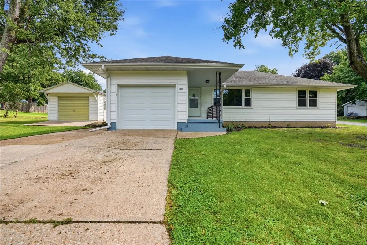 1000 E Jefferson Street, Clinton, IL 61727 - #1