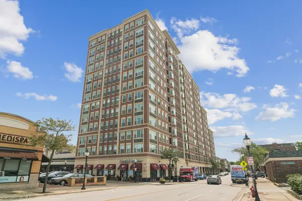 77 S Evergreen Avenue #401, Arlington Heights, IL 60005
