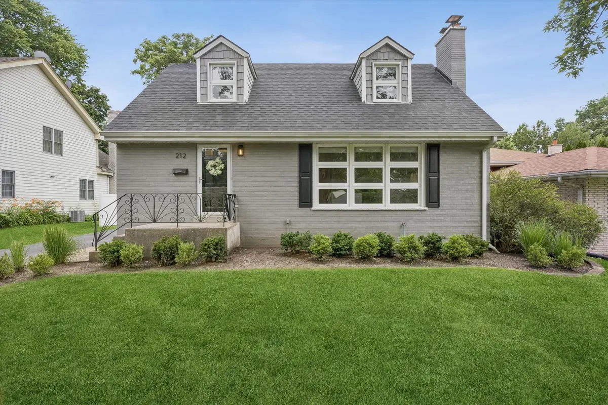 212 N Jackson Road, Clarendon Hills, IL 60514 - #1