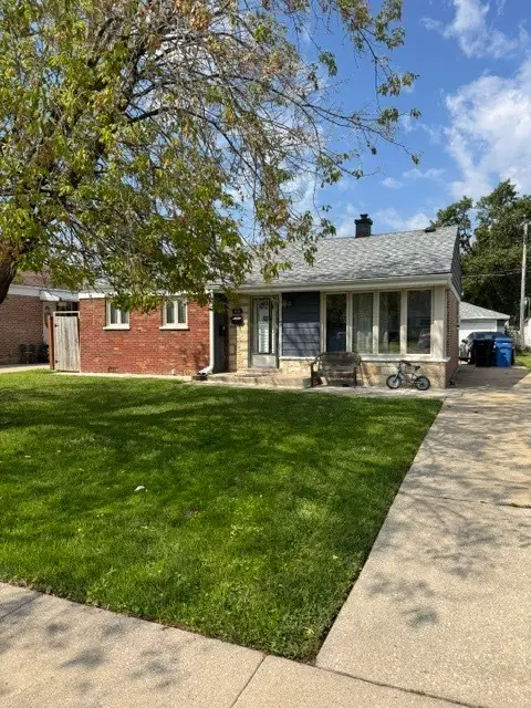 8132 S Kilbourn Avenue, Chicago, IL 60652