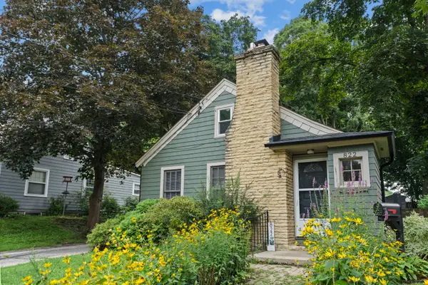 822 N Madison Street, Woodstock, IL 60098