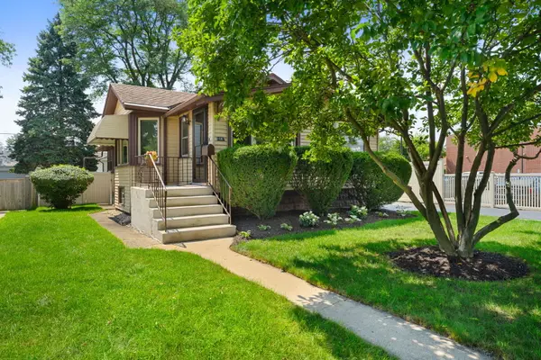 1087 Rose Avenue, Des Plaines, IL 60016
