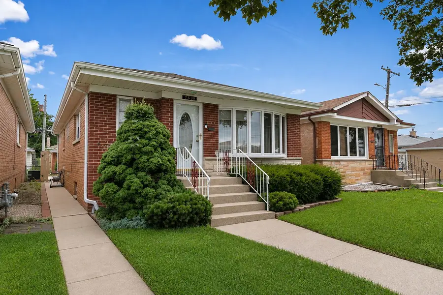 7539 W Strong Street, Harwood Heights, IL 60706 - #2