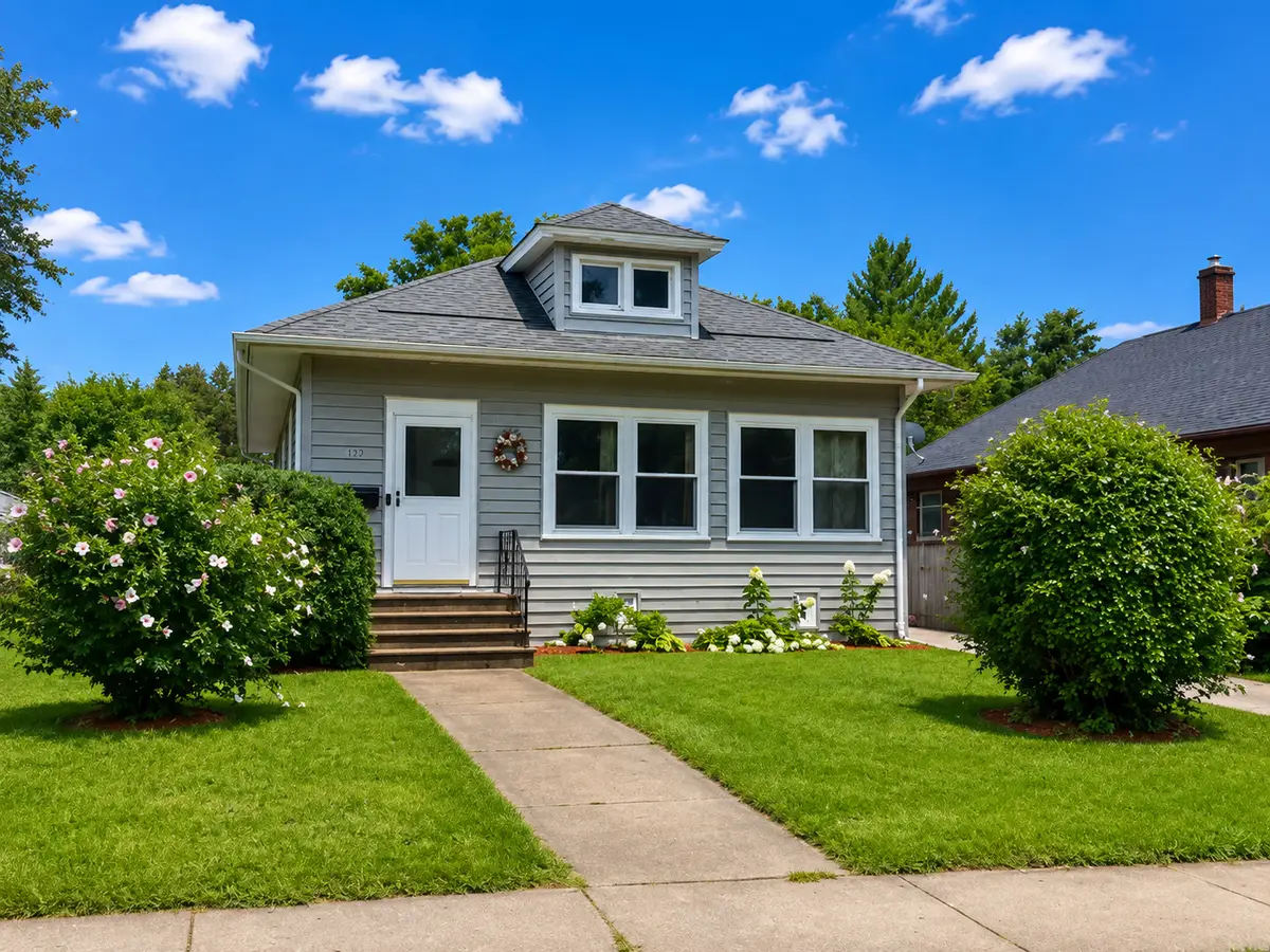 319 Oak Street, Elgin, IL 60123 - #1