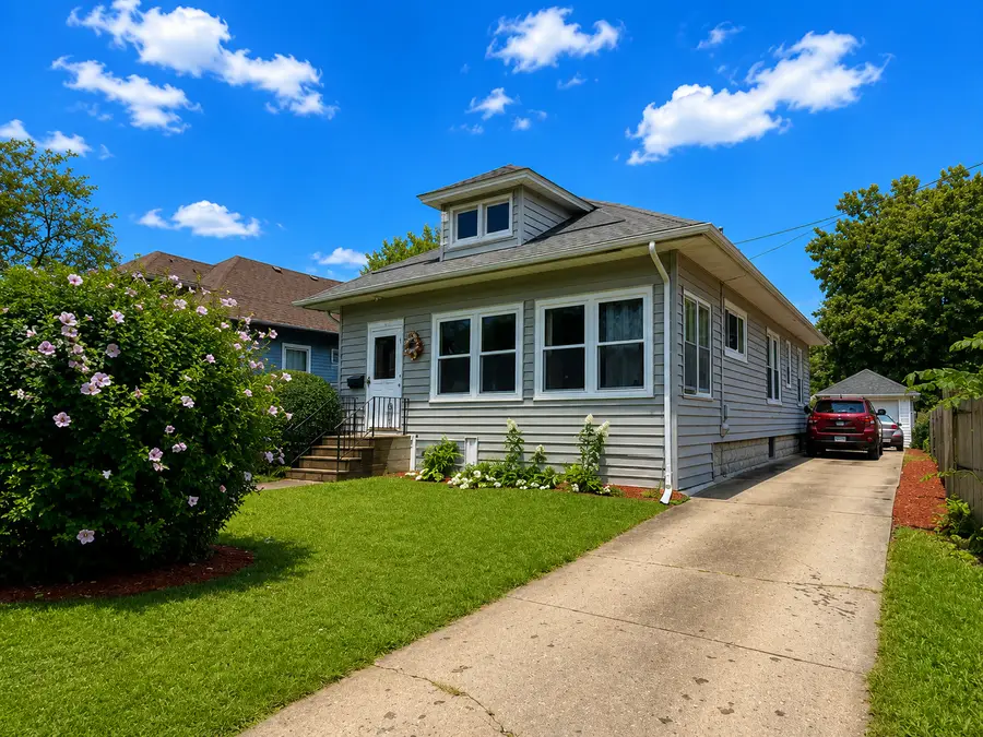 319 Oak Street, Elgin, IL 60123 - #2