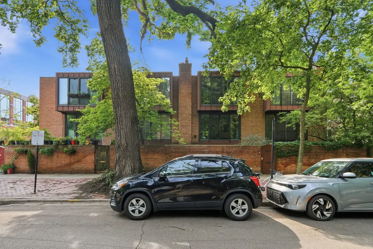 2206 N Burling Street, Chicago, IL 60614 - #1