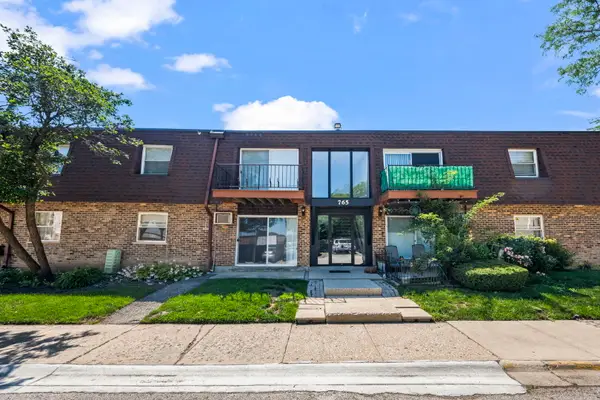 765 Grove Drive #103, Buffalo Grove, IL 60089