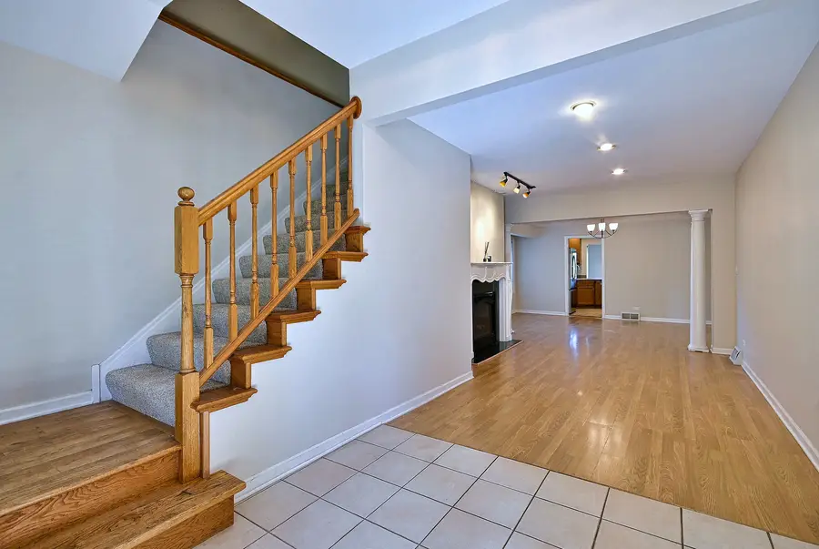 215 E Grantley Avenue, Elmhurst, IL 60126 - #3