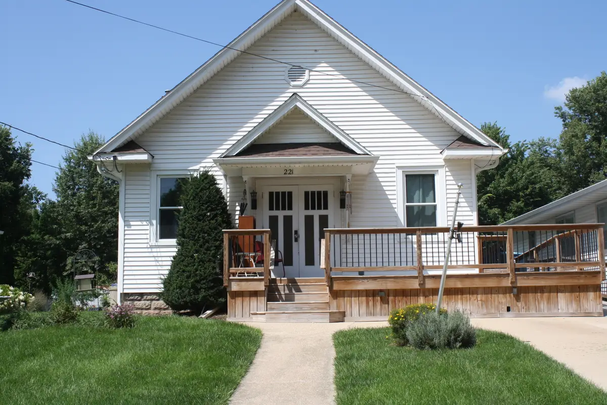 221 W Morgan Street, Dixon, IL 61021 - #1