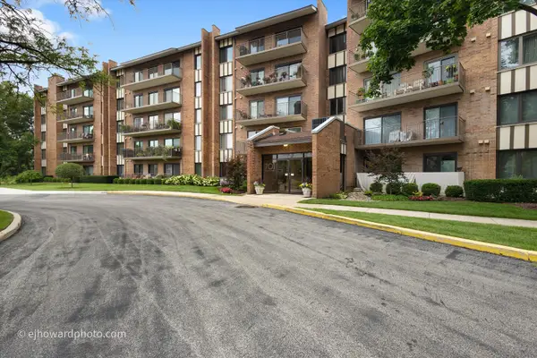 701 Lake Hinsdale Drive #103, Willowbrook, IL 60527