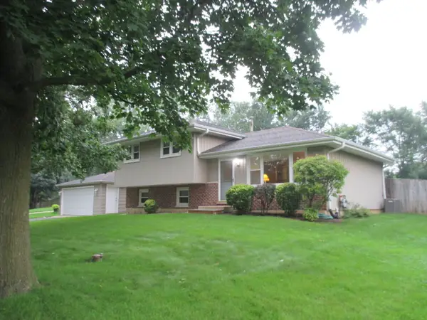 23W554 Burdette Avenue, Carol Stream, IL 60188